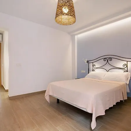 Falco 1 Apartment
